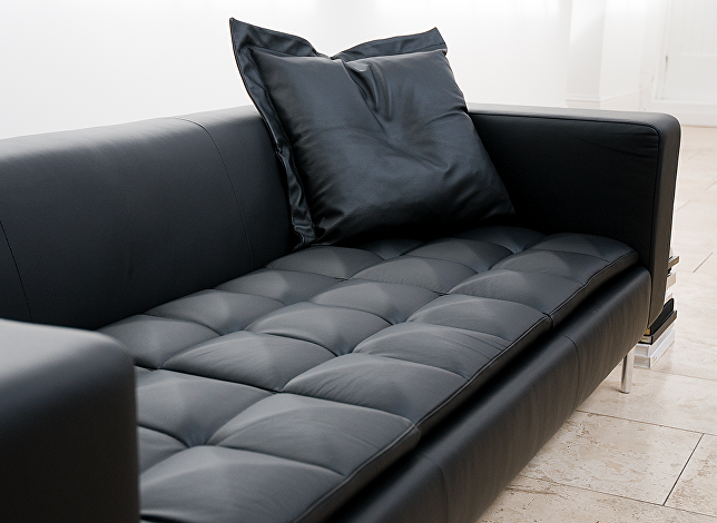 Fairfax_0000s_0002s_0000s_0005_Black-Fairfax-Sofa-Installation-with-Cushions-3