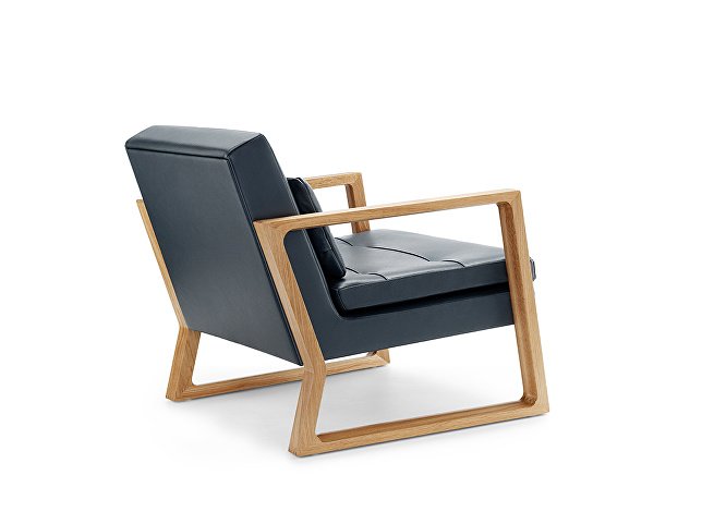 Luge_0000s_0000_LUG1-Luge-Armchair2-3qsr