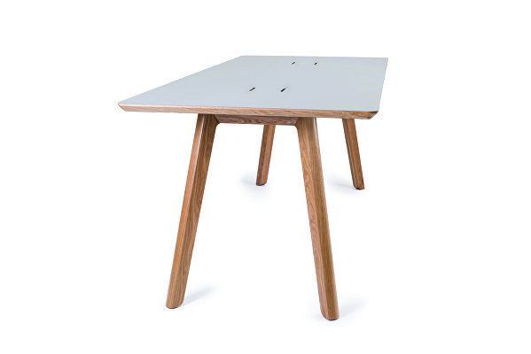Centro dining table