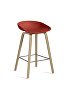 926789_AAS32 H65_Matt lacquer oak base_ Stainless steel footrest_Warm red