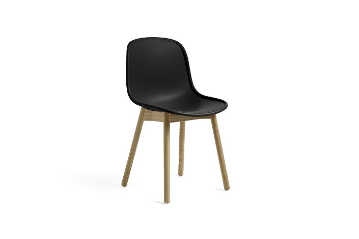 4090111009000_Neu13 Chair_Base oak matt lacquer_Shell black