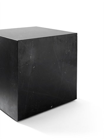 7010530_Plinth_Cubic_Black_Pack_Angle_2